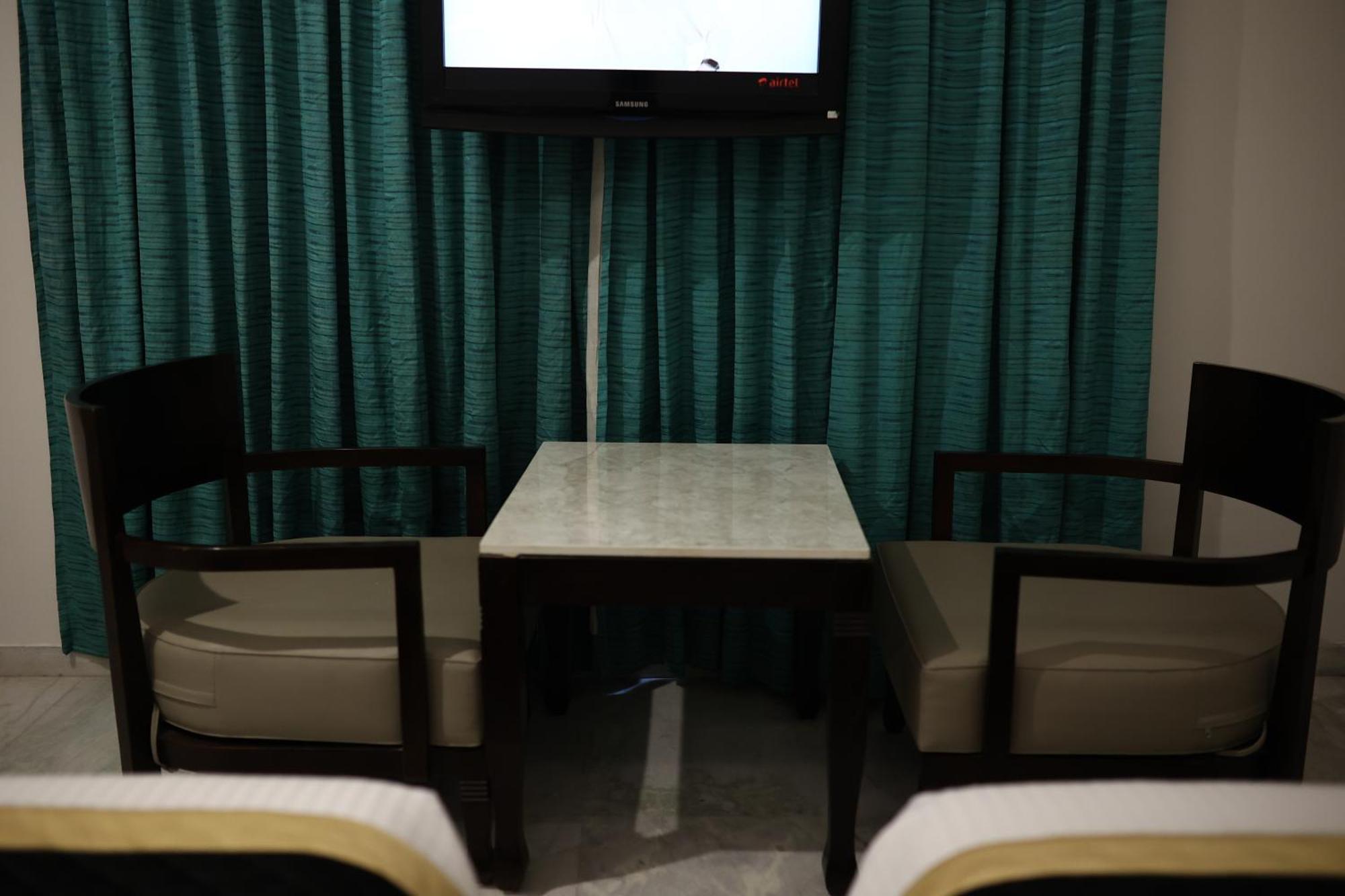 Hotel Saratharajans Madurai Bagian luar foto
